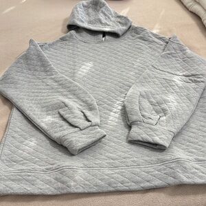 Sanctuary Light Gray Quilted Sweatshirt
